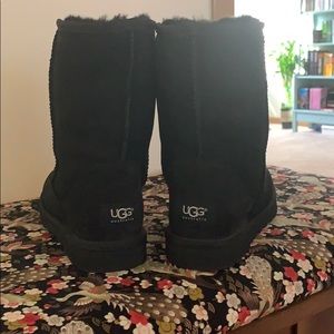 Black ugg boots